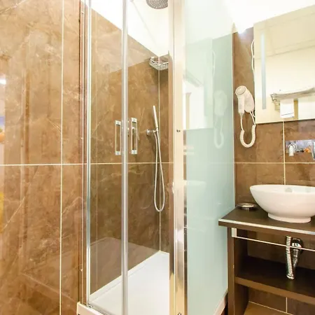 Πανσιόν Sonevi 4*